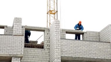 Ev binası, çok katlı modern esidential kompleksi yapım aşamasında. Beton bina manzarası, apartman inşaatı..