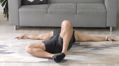 Spor blogcusu. Antrenör. Sporcu, spor salonu, vücut ısıtma..