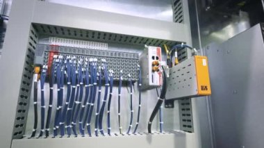 Sunucu odası. Bitcoin çiftliği. Kablolar ve Bağlayıcılar. Engelleme teknolojisi. Kripto Para Madenciliği.