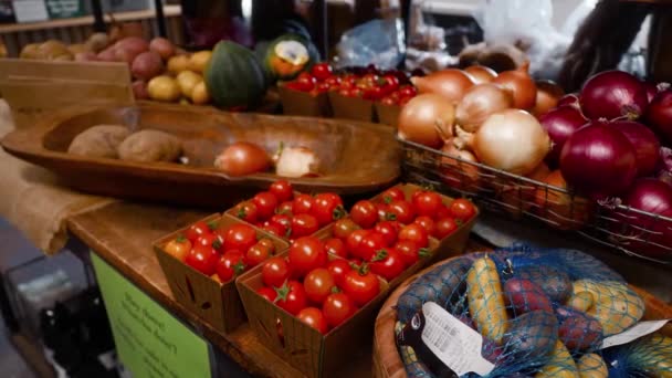 Tomates Vermelhos Frescos Balcão Loja Colheita Legumes Dieta Saudável — Vídeo de Stock
