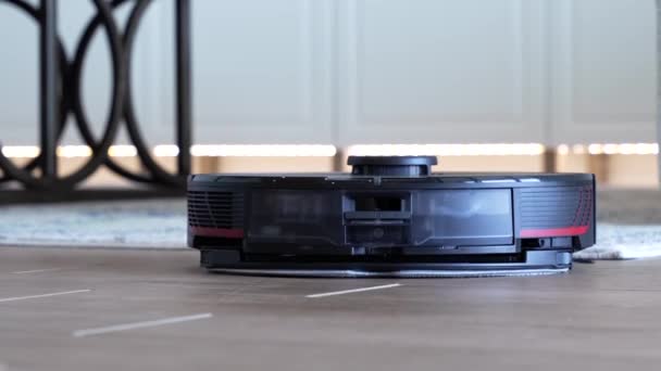 Robot Vacuum Cleaner Works Room Electronic Home Assistant — Stockvideo