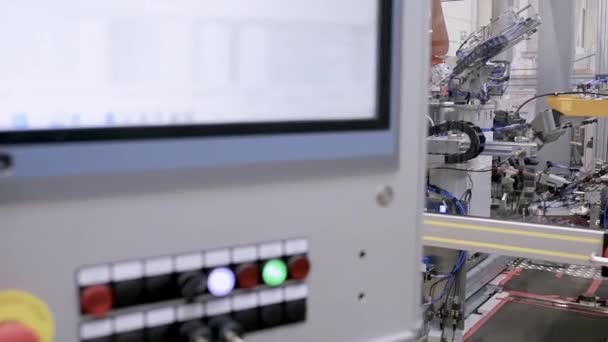 Fabrika Hattının Otomatik Taşıma Bandında Ticari Seri Üretim — Stok video