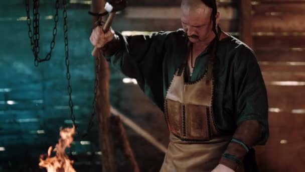 Blacksmith Forge Forges Horseshoe Blacksmith Makes Iron Products Flames Fire — Stock Video