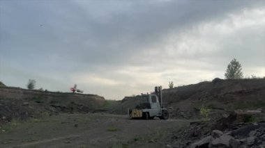 Ukrayna 'da savaş. - Bomba patlaması. Topçu bombardımanı.