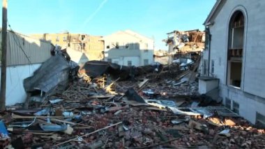 Ukrayna 'da savaş. Yıkılmış evler.
