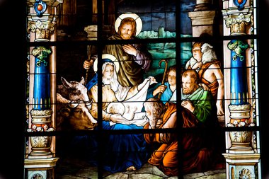 Doğum sahnesi. Vitray pencere içinde Alman Kilisesi (St. G