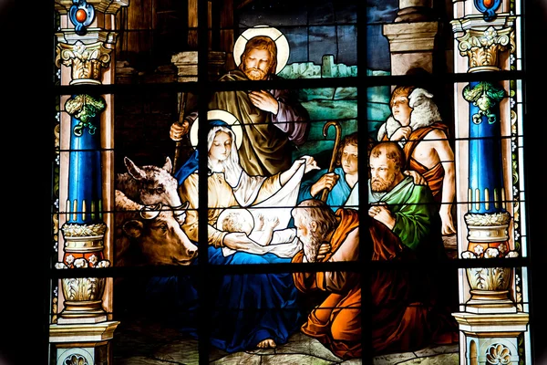 Doğum sahnesi. Vitray pencere içinde Alman Kilisesi (St. G