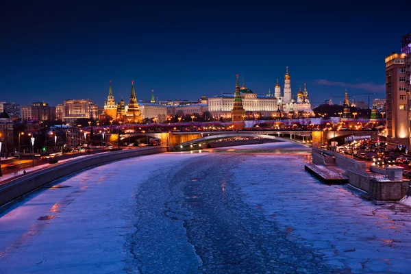 Moscow kremlin nacht weergave — Stockfoto