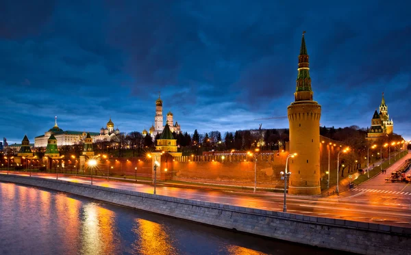 Moscow kremlin nacht weergave — Stockfoto