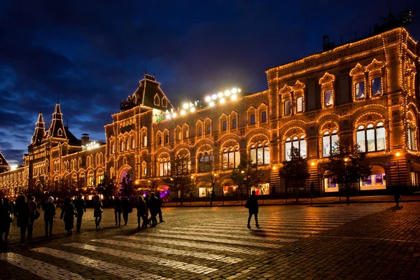 Vista nocturna de la Tienda Principal Universal (GUM) en Moscú —  Fotos de Stock