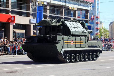 9 Mayıs tarihinde Moskova'da askeri geçit töreni