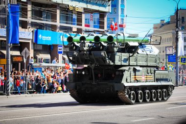 9 Mayıs tarihinde Moskova'da askeri geçit töreni