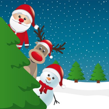 Santa Ren geyiği ve kardan Noel ağacın arkasında