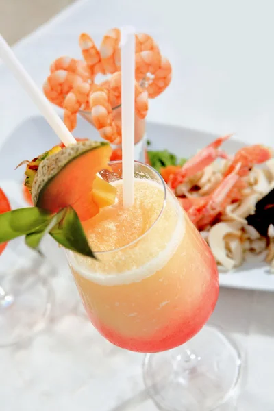 Koktejl a mořské plody — Stock fotografie