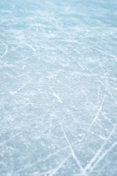 Фон льда на катке следы катания на коньках, зимний спорт — стоковое фото