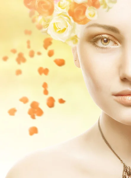 Beautiful Girl Face.Whits Perfect skin with flowers — Stock Photo, Image