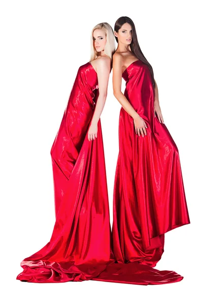 Dos mujeres en vestido rojo de pie espalda con espalda — Foto de Stock