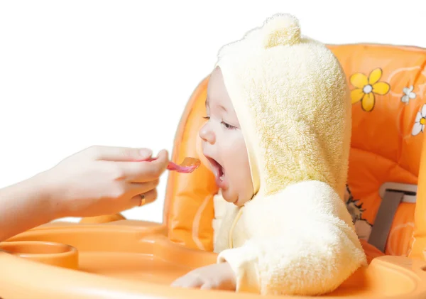 Utfodring söt pojke 4 — Stockfoto