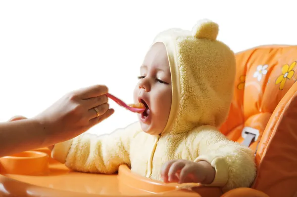 Alimentação bonito bebê menino 10 — Fotografia de Stock