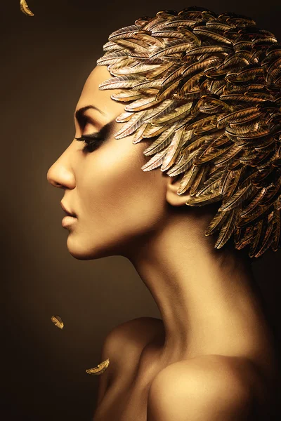 Beautiful woman with gold feather hat — Stock Photo, Image