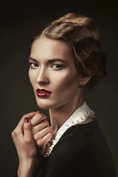 Attractive old-fashioned woman with collar — Stock Photo, Image