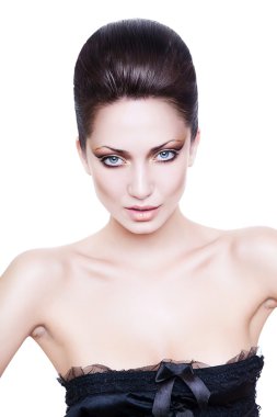 seksi Bayan siyah yüksek saç modeli ile