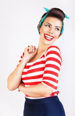 enerjik bir gülümseme ile güzel bir kadın