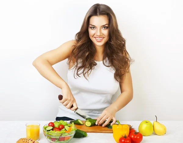 Smiling woman with knife on kitchen — Stock Photo, Image