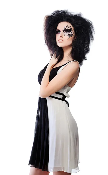 Mujer de estilo monocromo con maquillaje de arte y cabello lujoso — Foto de Stock