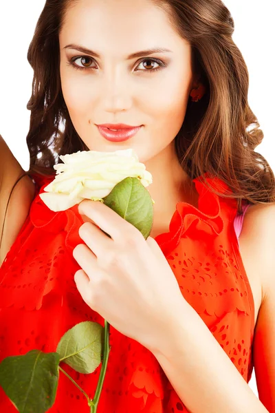 Frau im roten Kleid mit Rose — Stockfoto