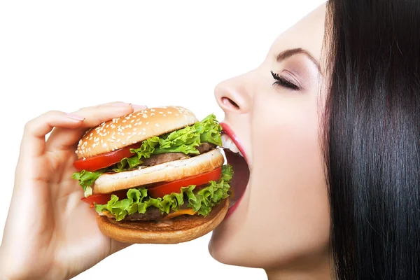 Ragazza mangiare hamburger — Foto Stock