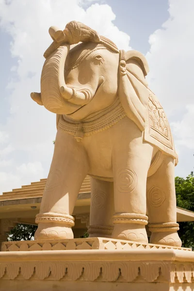 Elefant staty i jain tempel — Stockfoto