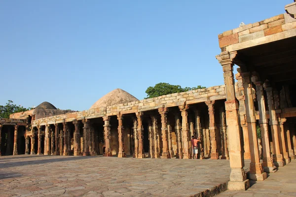 Pillars in qutub minar — Stock Photo, Image