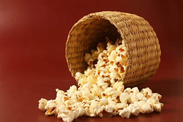 Popcorn i skål — Stockfoto