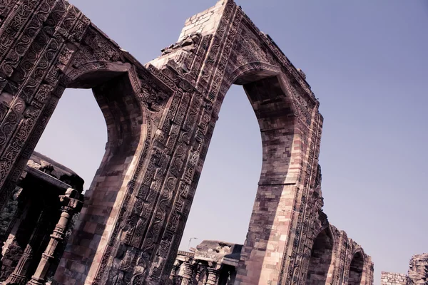 Ściany i filary qutub minar, vintage kolor — Zdjęcie stockowe