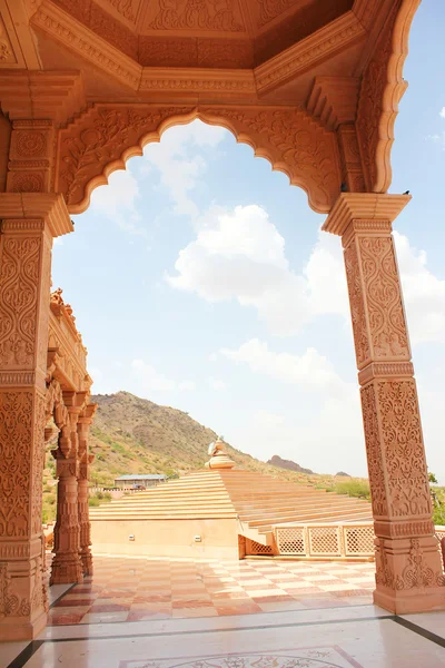 Blick auf den Himmel vom Nareli Jain Tempel — Stockfoto