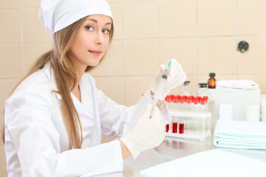 tüp kan testleri ile tıbbi işçi