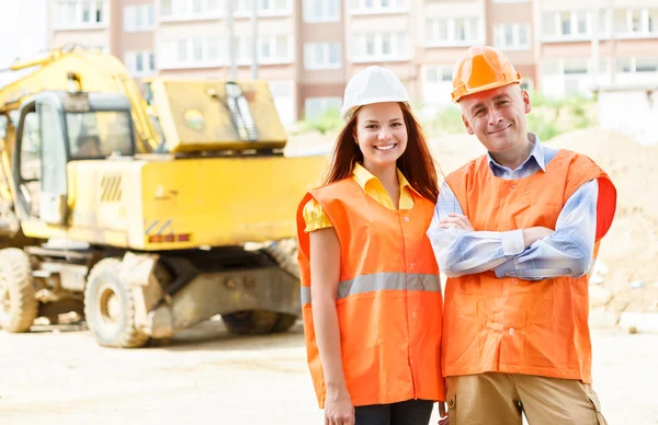 Uomo e donna in casco — Foto Stock