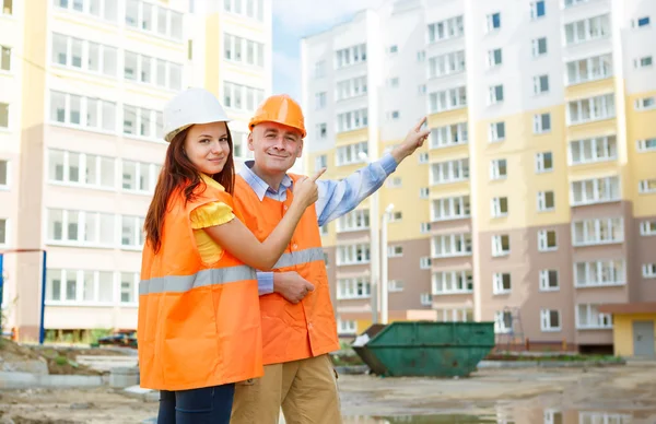 Female and male construction workers — Stock Photo, Image