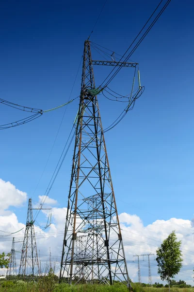 Unterstützung für Hochspannung — Stockfoto