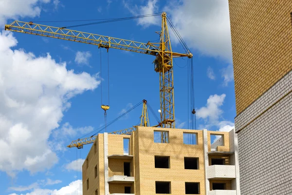 Building crane against the sky — Stock Photo, Image