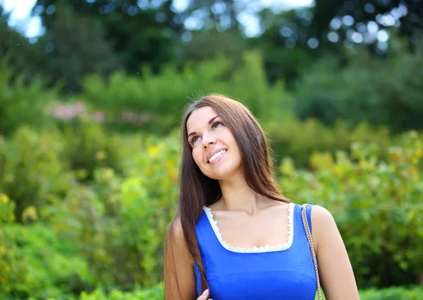 Retrato de chica soñadora —  Fotos de Stock