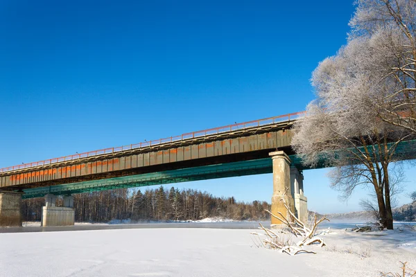 Puente sobre el río — Foto de Stock