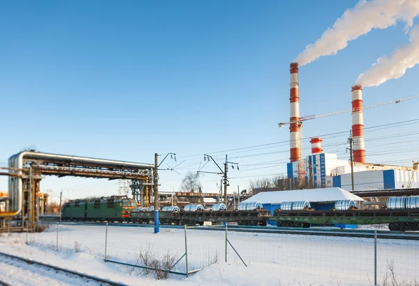 Train on a background plant — Stock Photo, Image