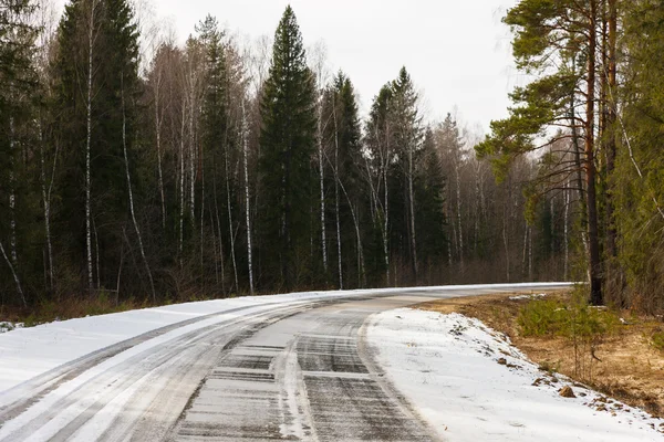Bend in the road is slippery with poor visibility — Stock Photo, Image