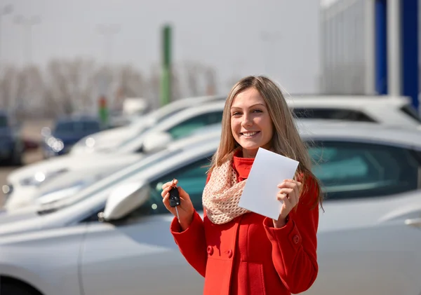 Girl and car — Stock Photo, Image
