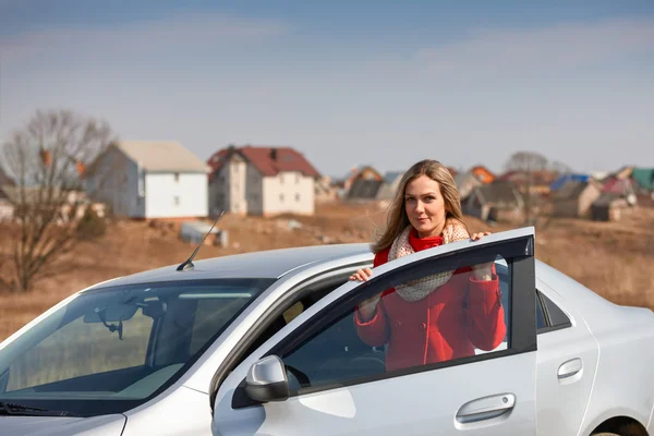 Chica y coche — Foto de Stock