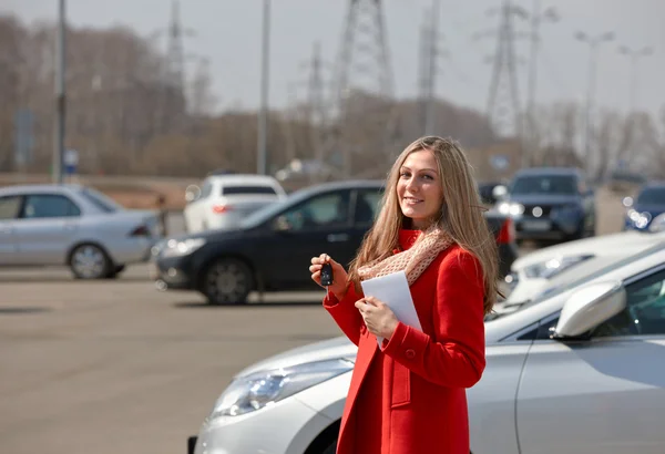 Meisje en auto — Stockfoto