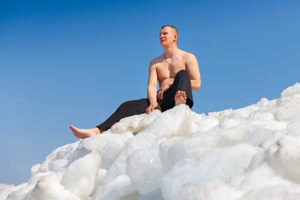 Naked man on top of the ice mountain against — Stock Photo, Image