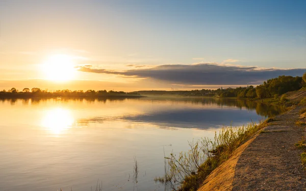 Güzel gün batımı Nehri — Stok fotoğraf